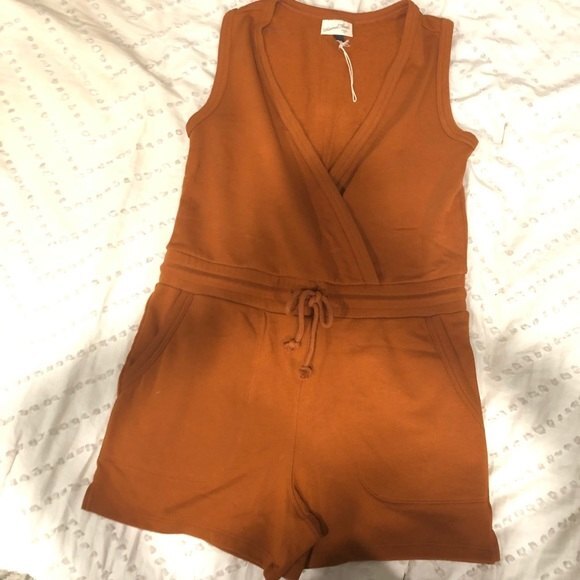 NWT Universal Thread Rust Sleeveless Romper Size Small - Picture 2 of 3